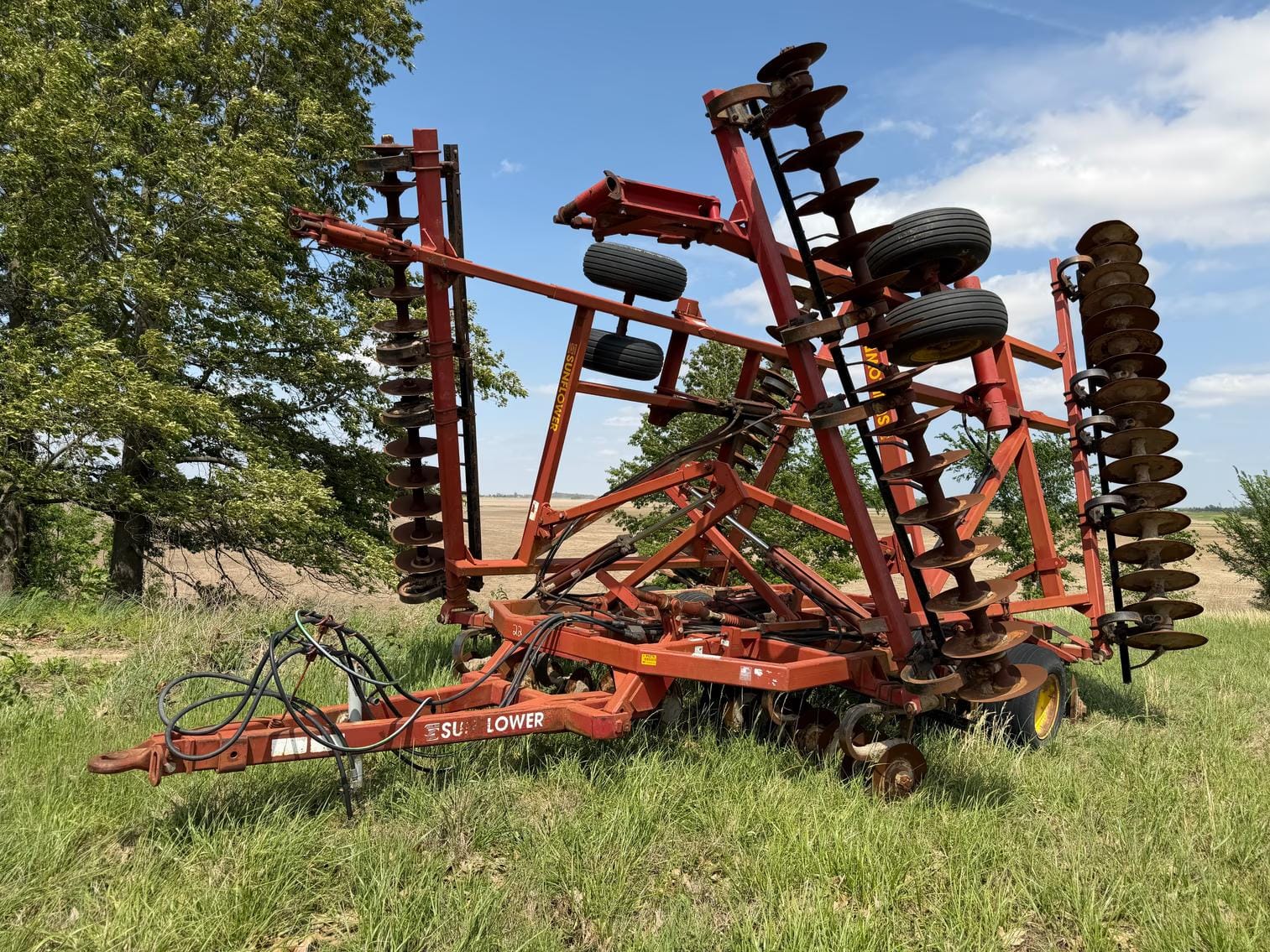 Sunflower 1233 Equipment Image0