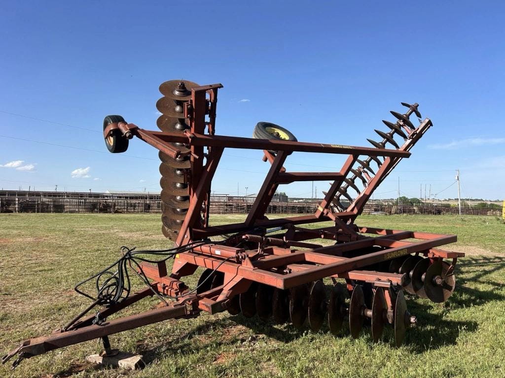 Sunflower 1321 Equipment Image0