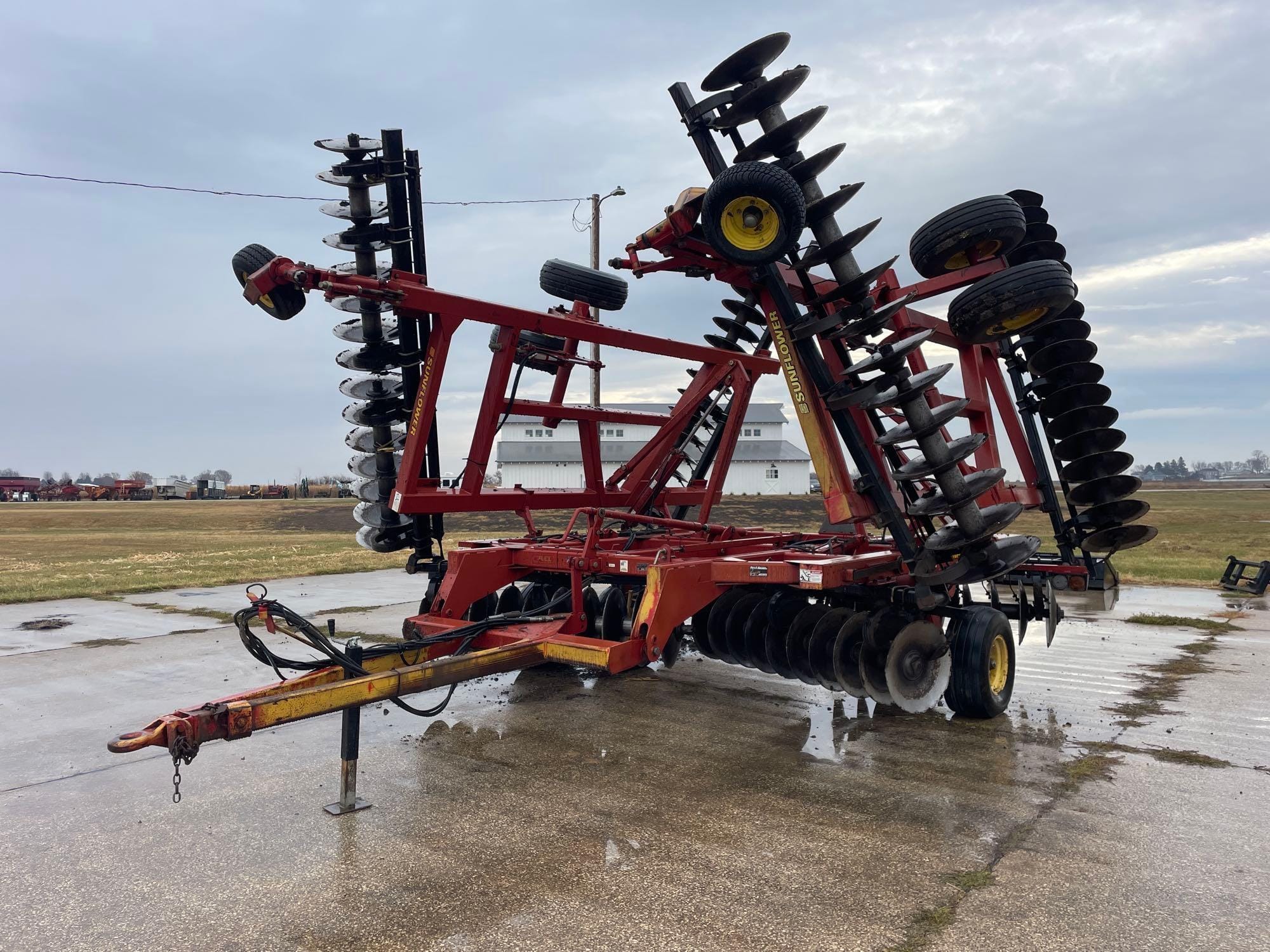 Sunflower 1434 Equipment Image0