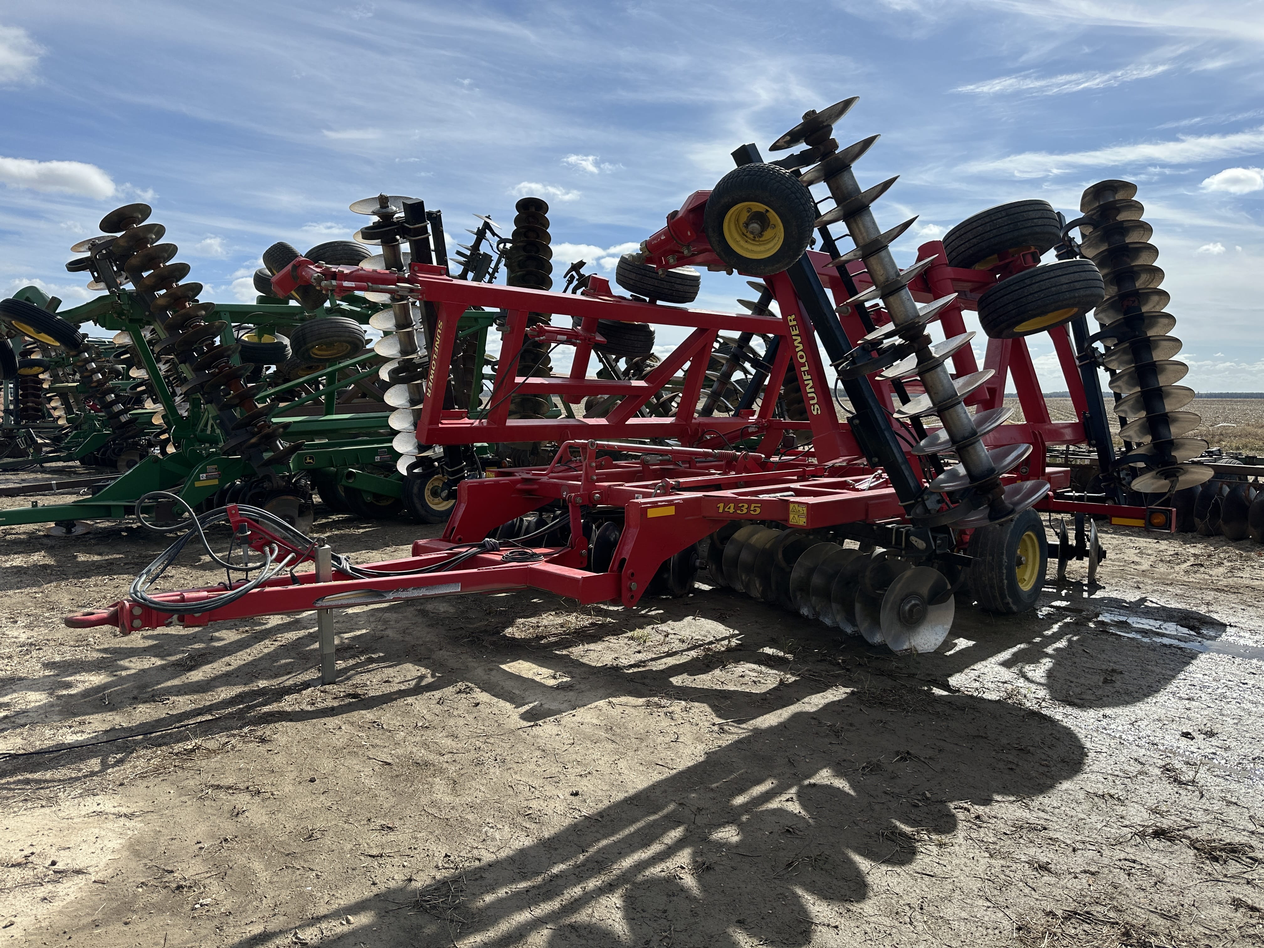 Sunflower 1435 Equipment Image0