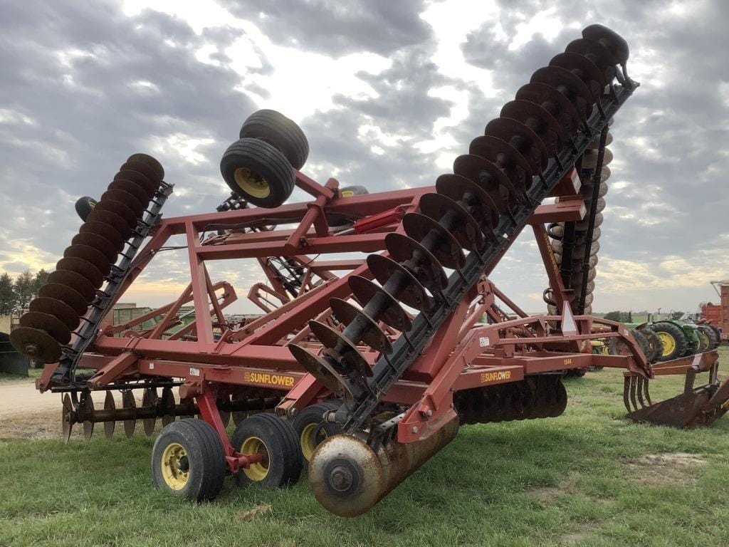 Sunflower 1544 Equipment Image0