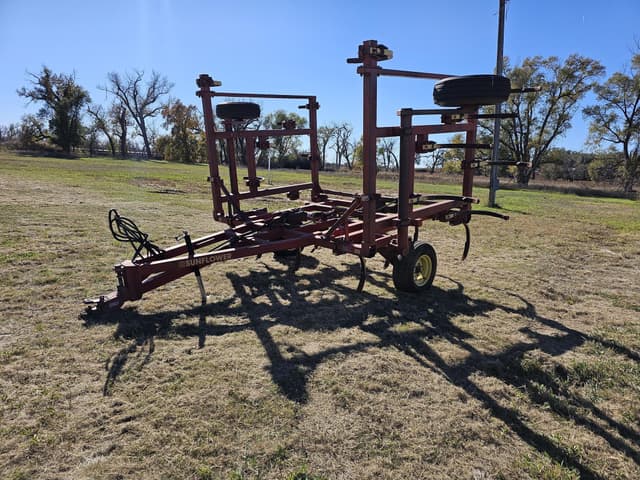 Image of Sunflower 2330 equipment image 2