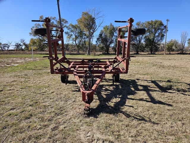 Image of Sunflower 2330 equipment image 1