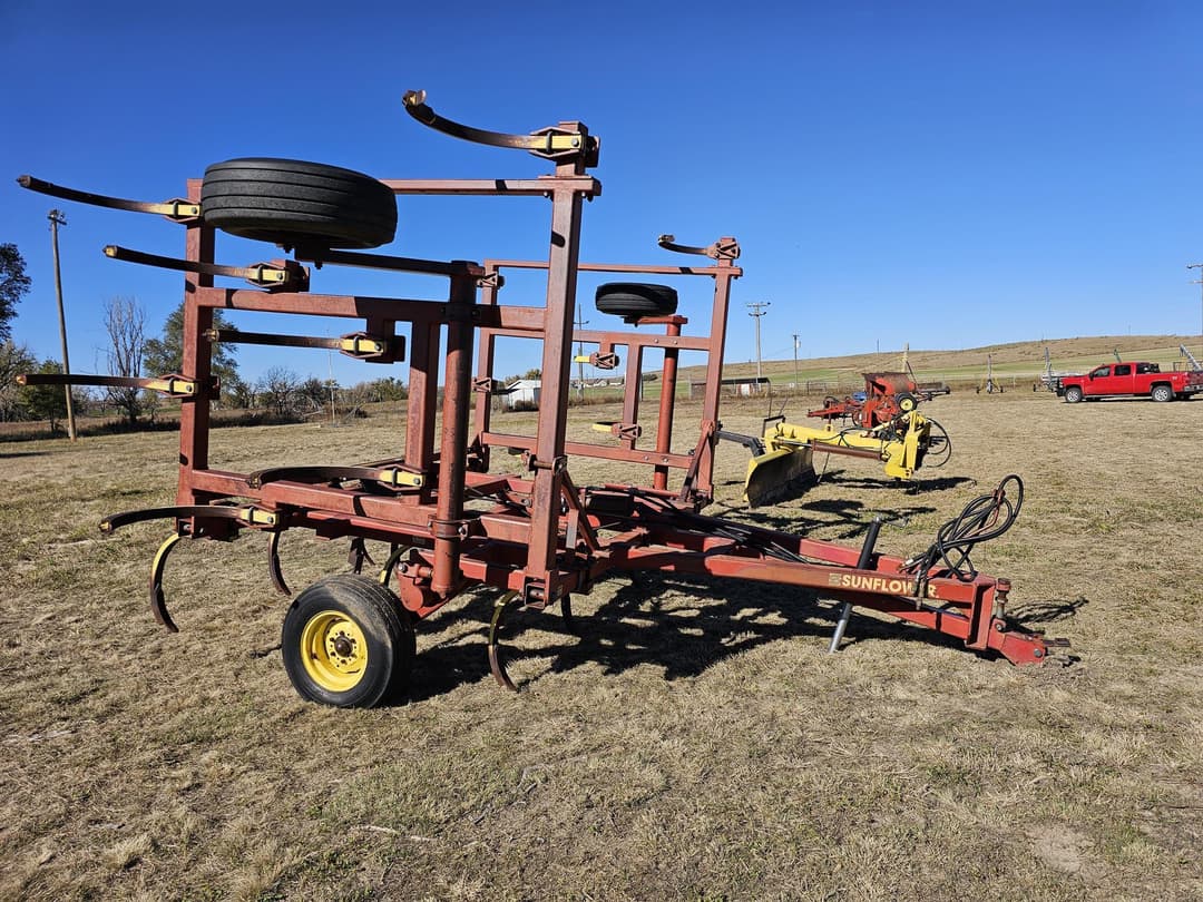 Image of Sunflower 2330 Primary image