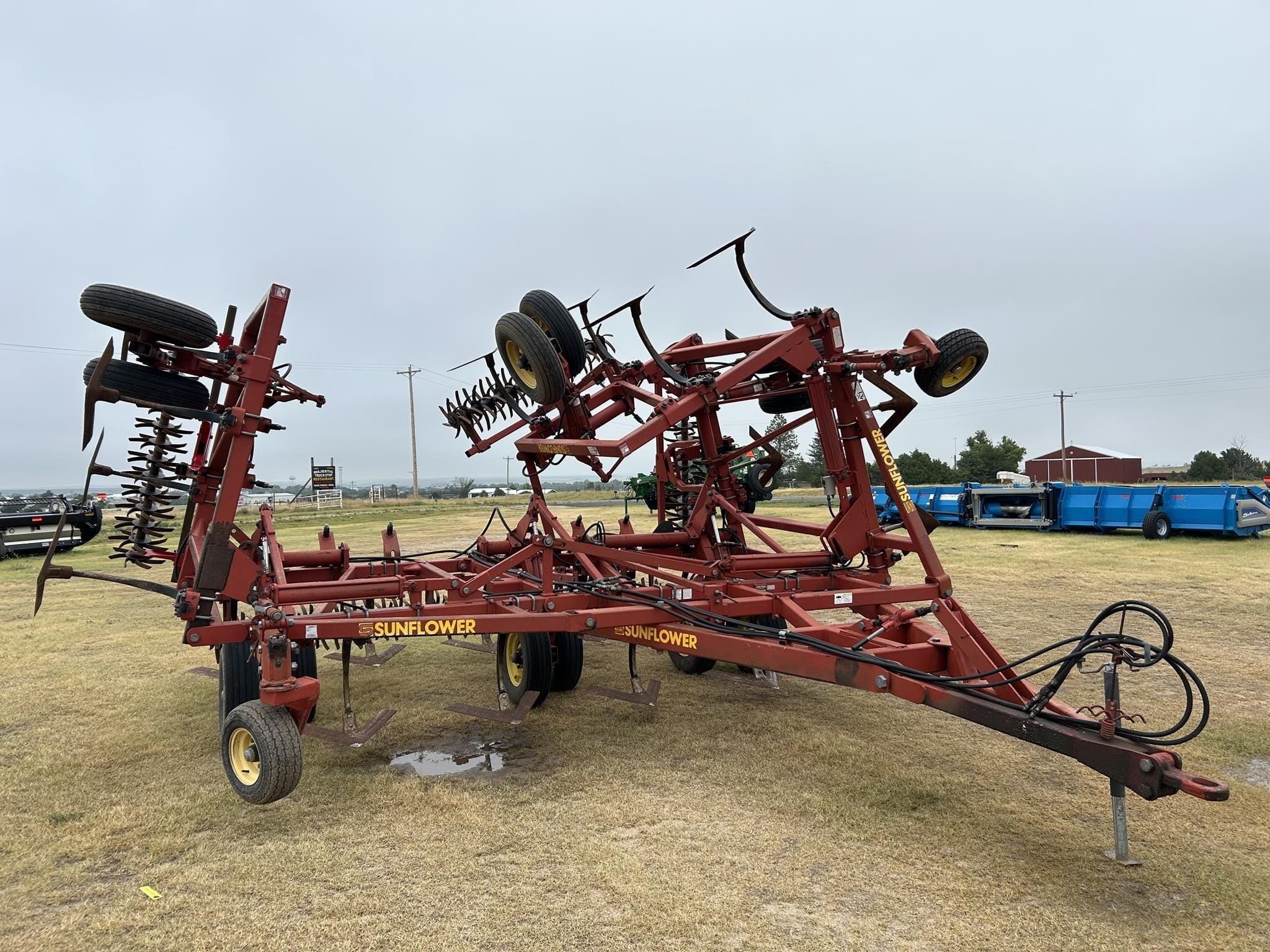 Sunflower 3050 Equipment Image0