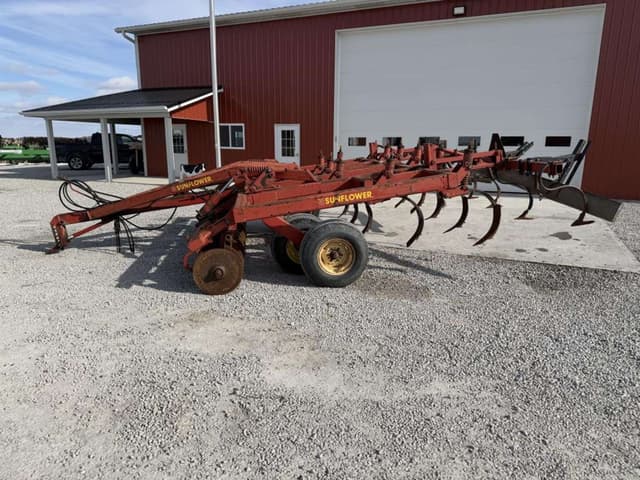 Image of Sunflower 4211 equipment image 1