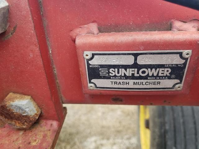 Image of Sunflower 4211 equipment image 2