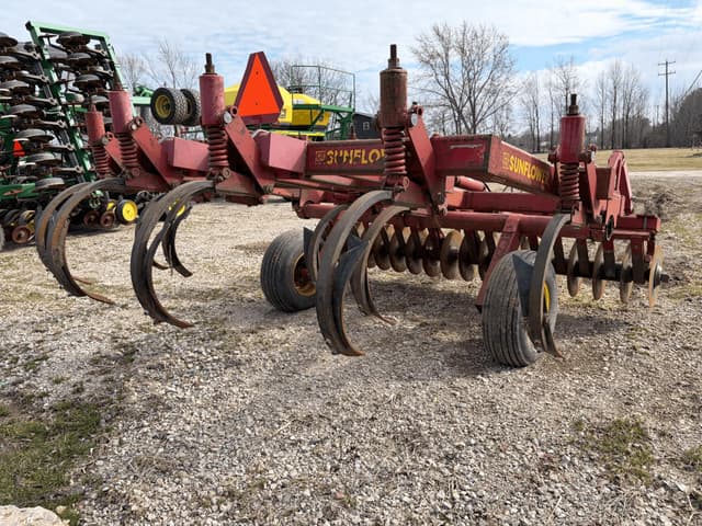 Image of Sunflower 4211 equipment image 3