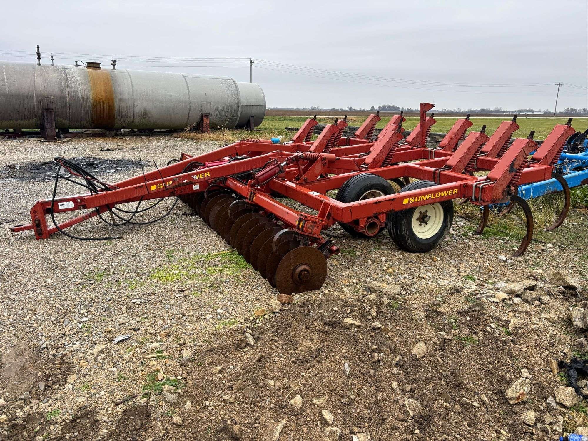 Sunflower 4212 Equipment Image0