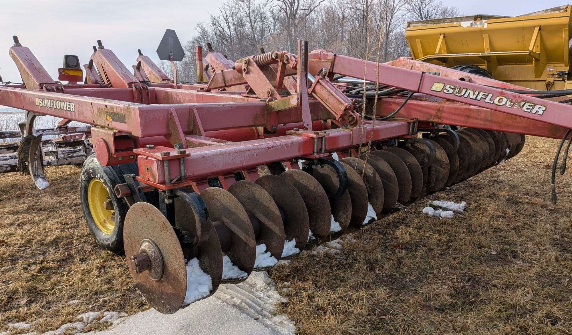 Sunflower 4213 Equipment Image0