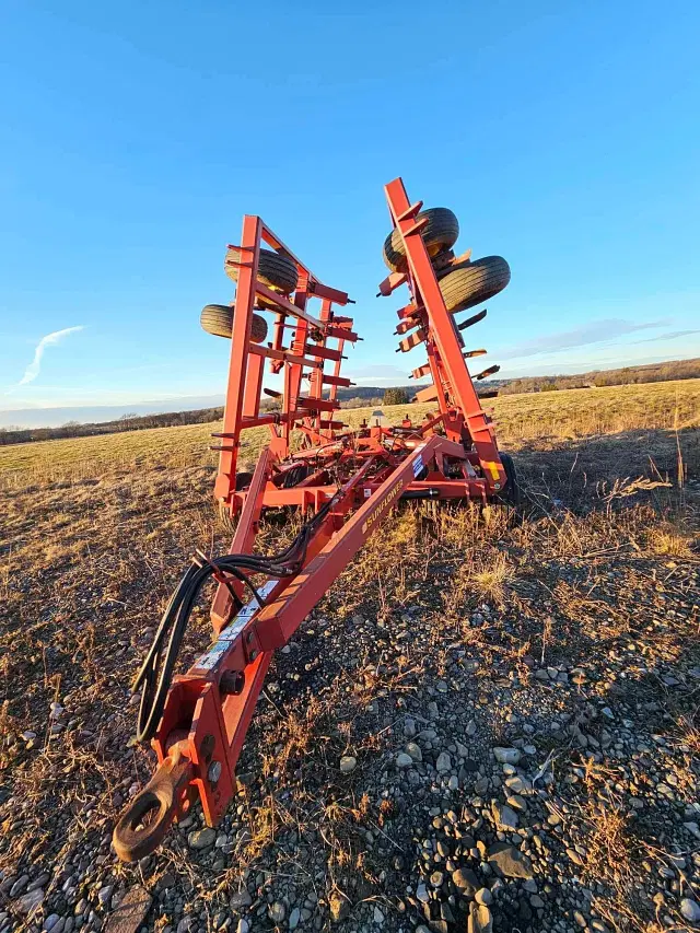 Image of Sunflower 4232 equipment image 1