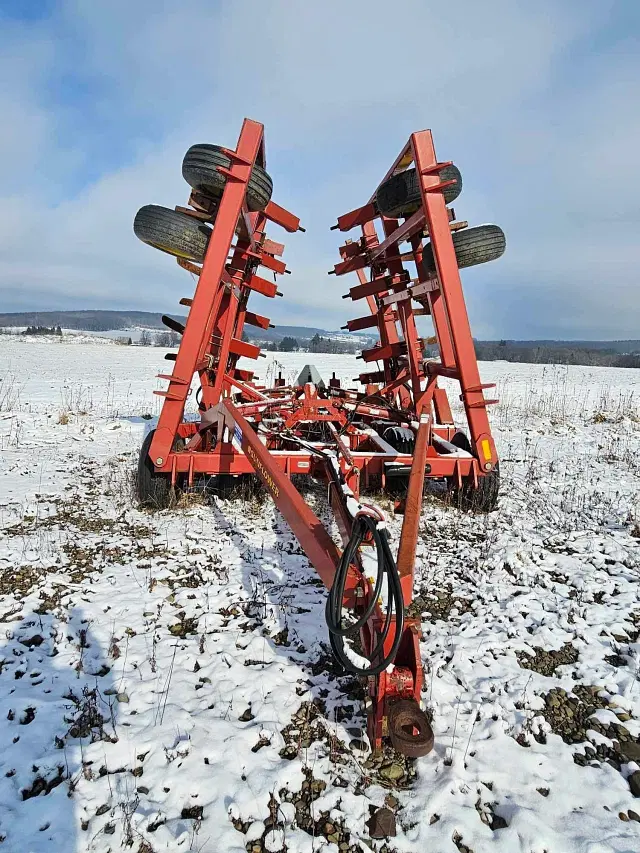 Image of Sunflower 4232 equipment image 2