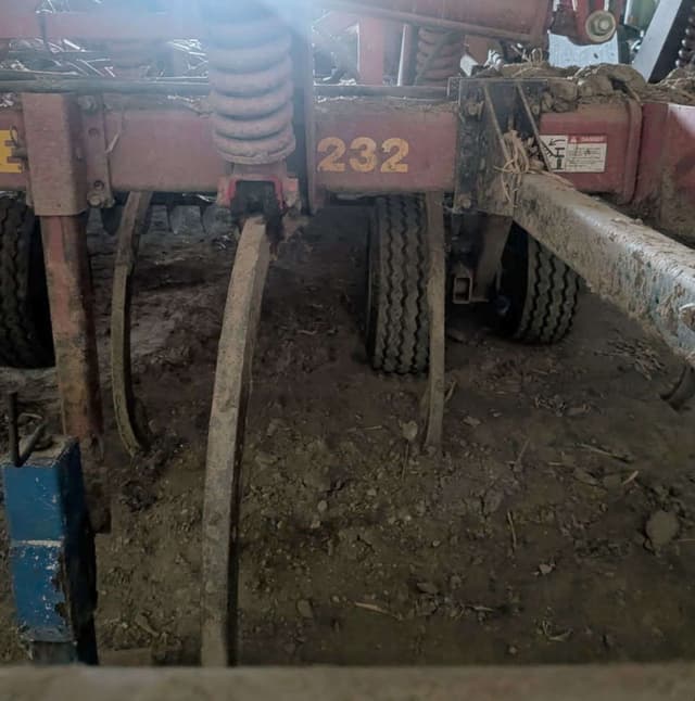 Image of Sunflower 4232 equipment image 2