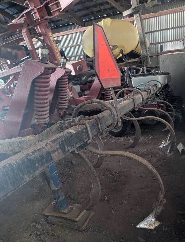 Image of Sunflower 4232 equipment image 3