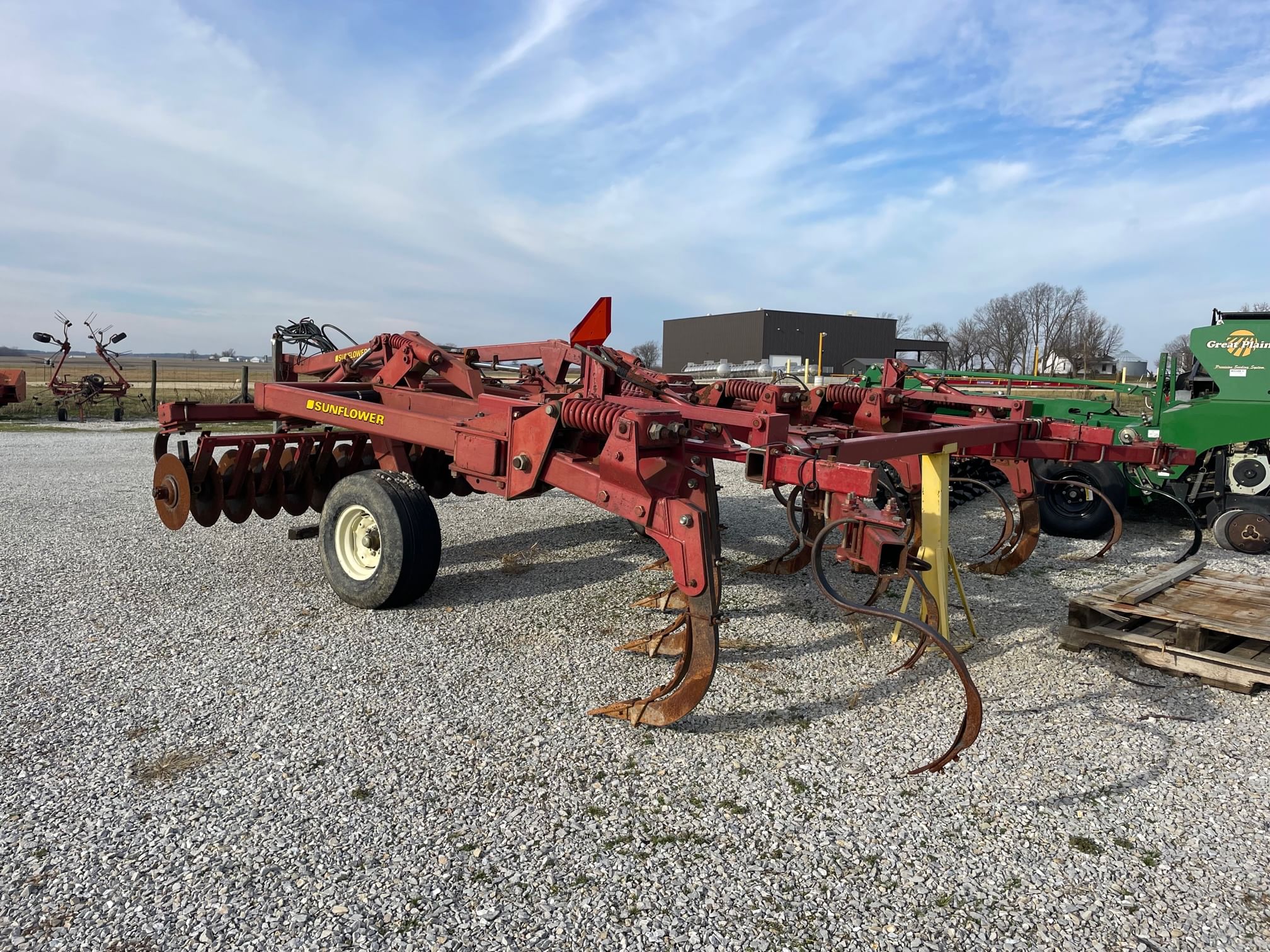 Sunflower 4410 Equipment Image0