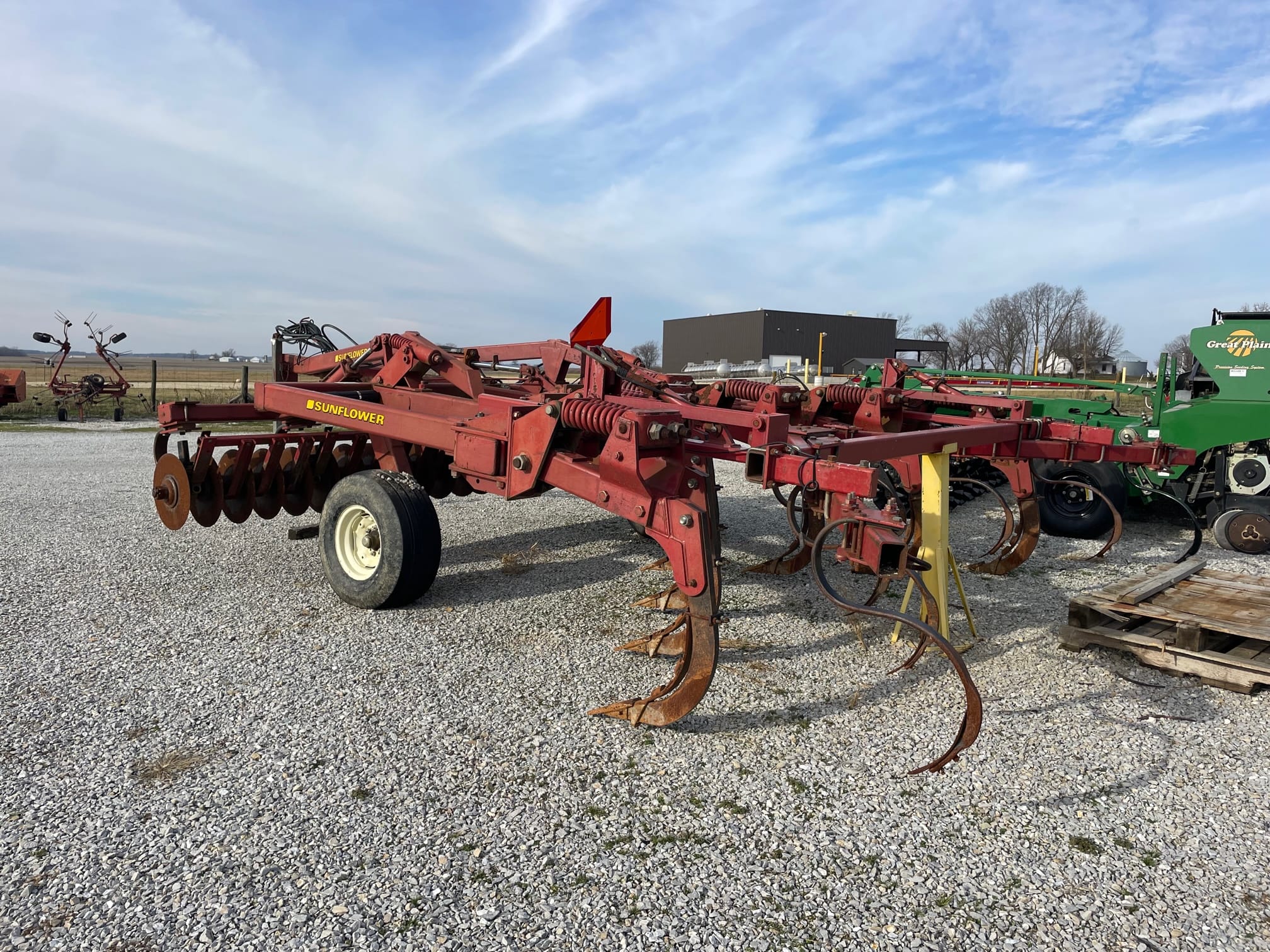 Sunflower 4410 Equipment Image0