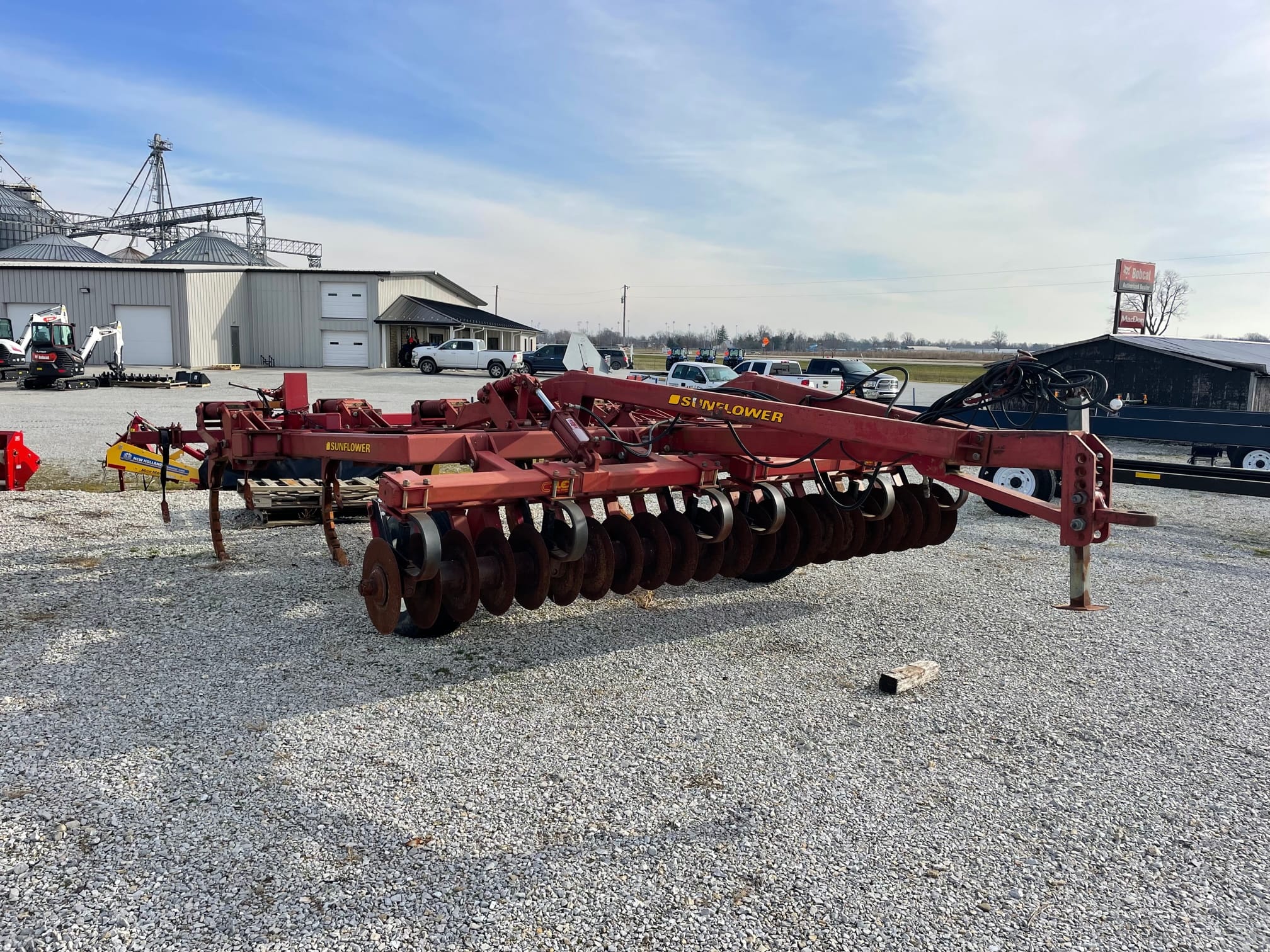 Sunflower 4410 Equipment Image0