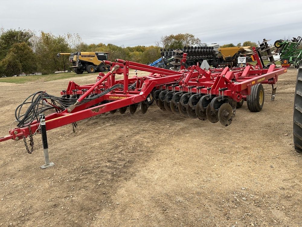 2011 Sunflower 4511 Equipment Image0