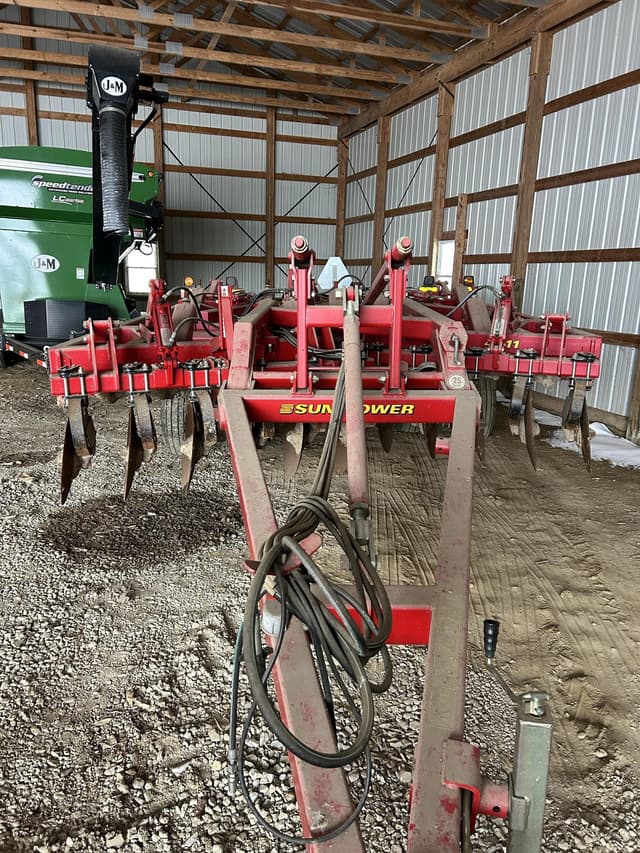 Image of Sunflower 4511 equipment image 3