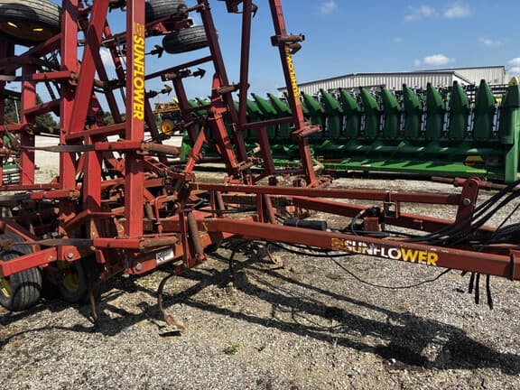 Image of Sunflower 5033 equipment image 3