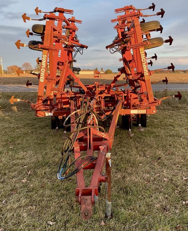 Image of Sunflower 5034 equipment image 1