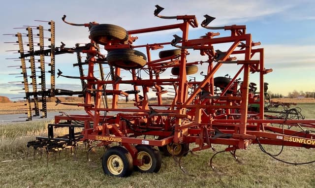 Image of Sunflower 5034 equipment image 3