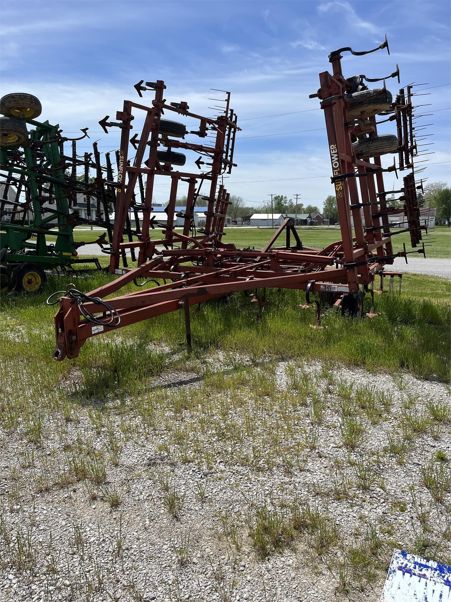 Sunflower 5432 Equipment Image0