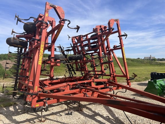 1990 Sunflower 5452 Equipment Image0