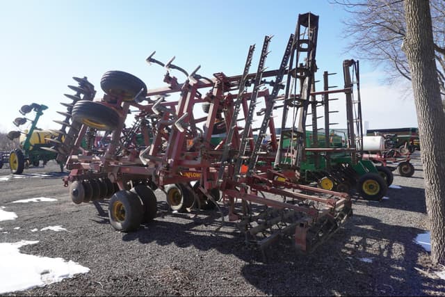 Image of Sunflower 6331 equipment image 3