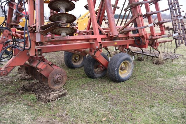 Image of Sunflower 6331 equipment image 1