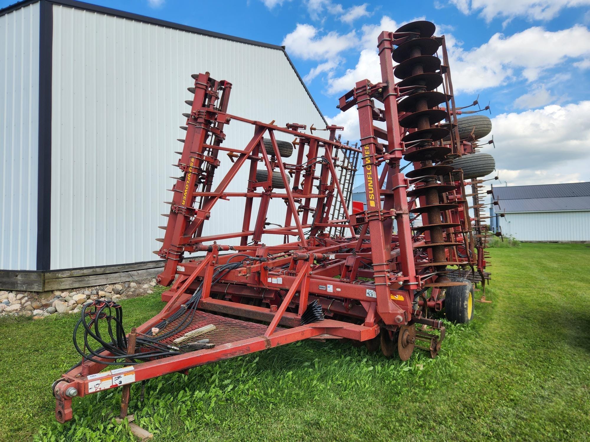 Sunflower 6432-30 Equipment Image0