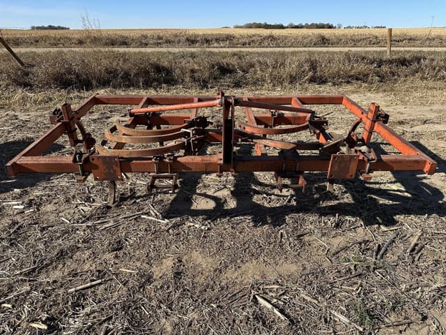 Image of Sunflower 79B-12 equipment image 1