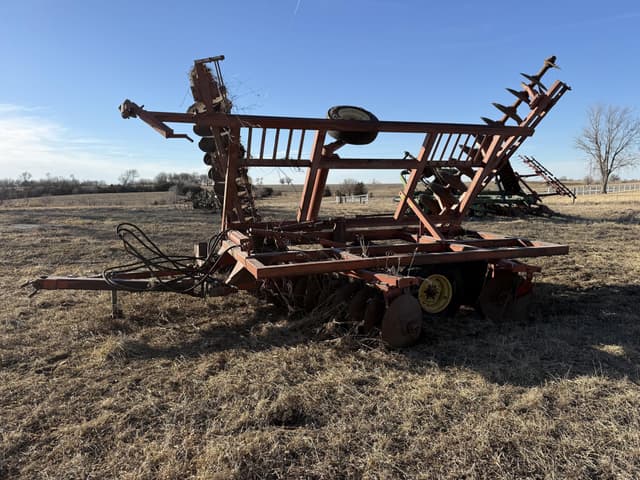 Image of Sunflower 79G2-16 equipment image 2