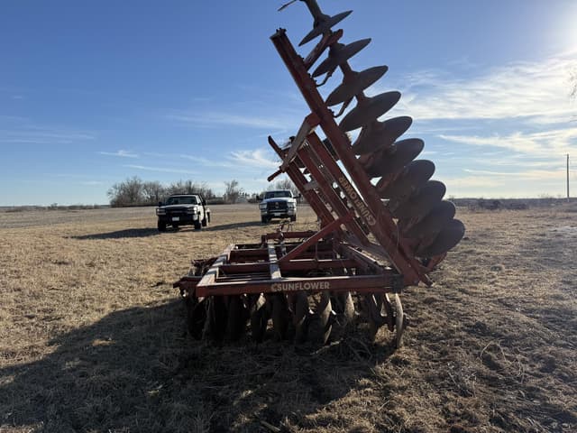 Image of Sunflower 79G2-16 equipment image 4