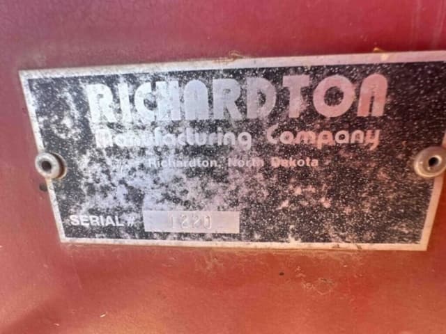 Image of Sunflower 8830 equipment image 3