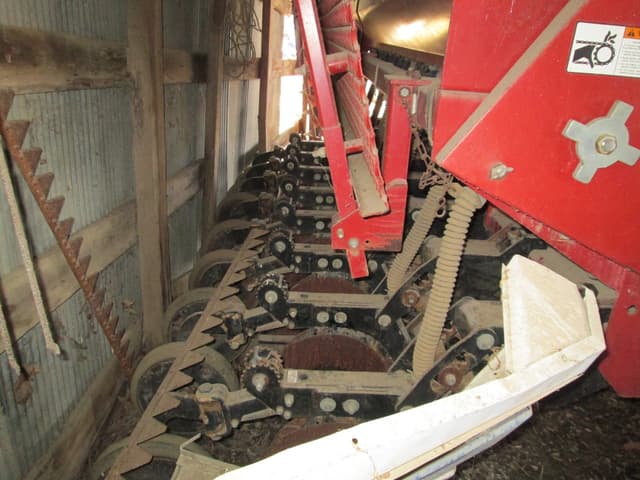 Image of Sunflower 9431 equipment image 4