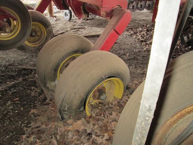 Image of Sunflower 9431 equipment image 3