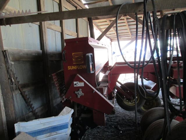 Image of Sunflower 9431 equipment image 2