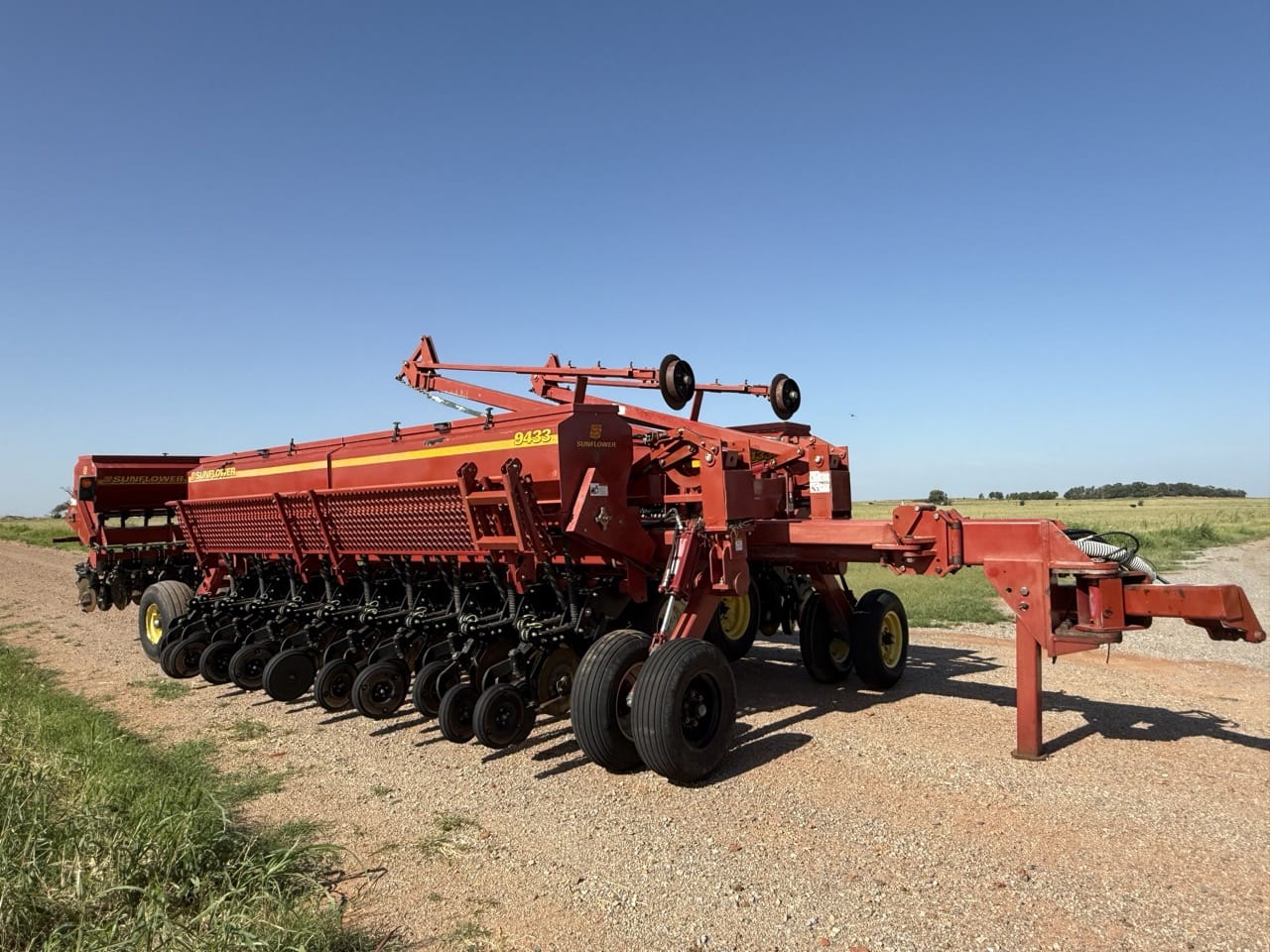 Sunflower 9433 Equipment Image0