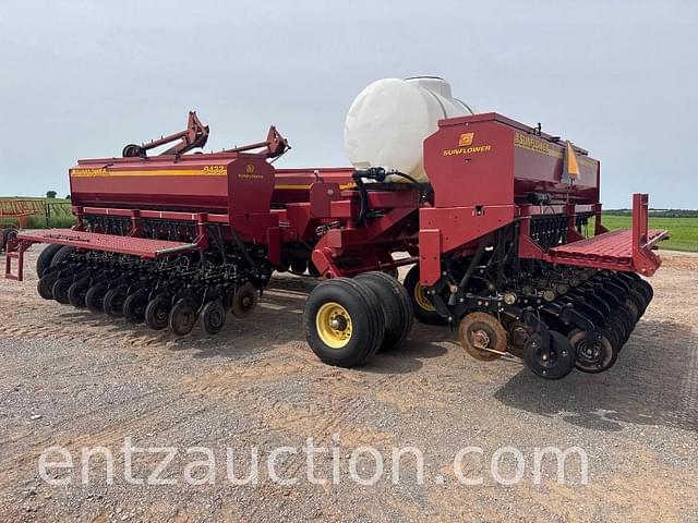 Image of Sunflower 9433 equipment image 1