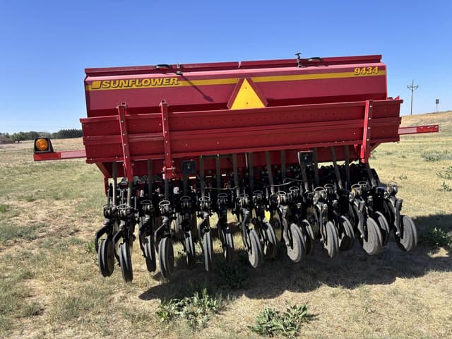 Image of Sunflower 9434-30 equipment image 3