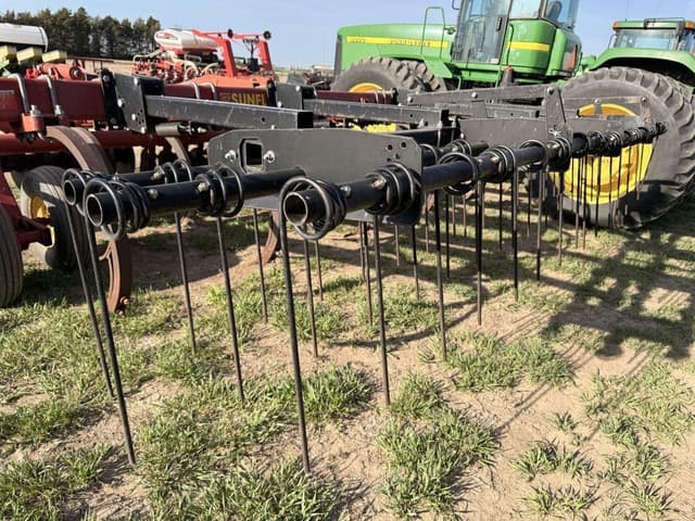 Image of Sunflower 4211 equipment image 4