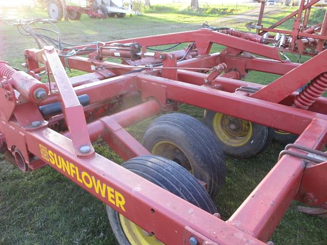 Image of Sunflower 4212 equipment image 1