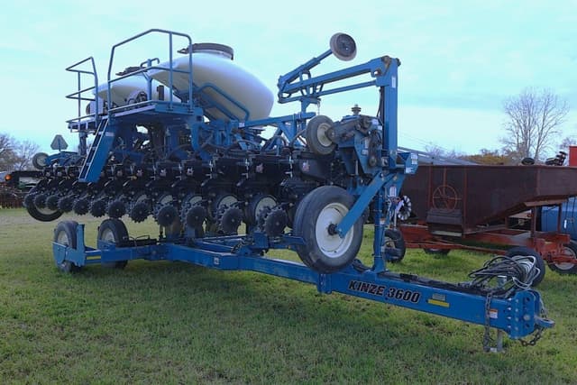 Image of Kinze 3600 equipment image 1