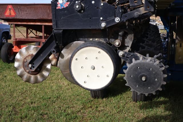 Image of Kinze 3600 equipment image 3