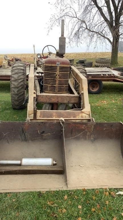 Image of Farmall Super M equipment image 1