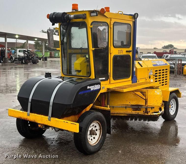 Superior Broom DT80K Equipment Image0