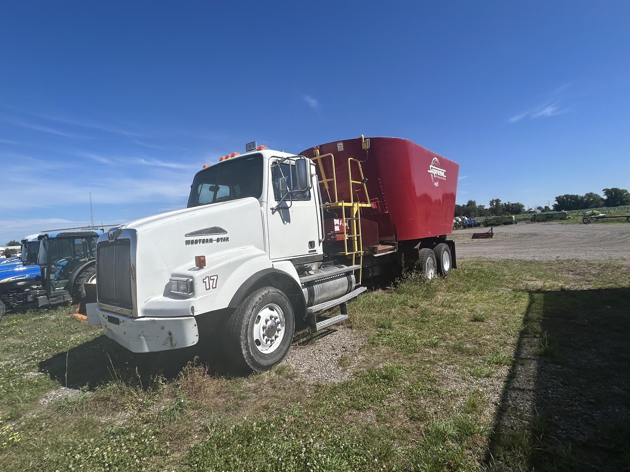 2017 Supreme 1400T Equipment Image0