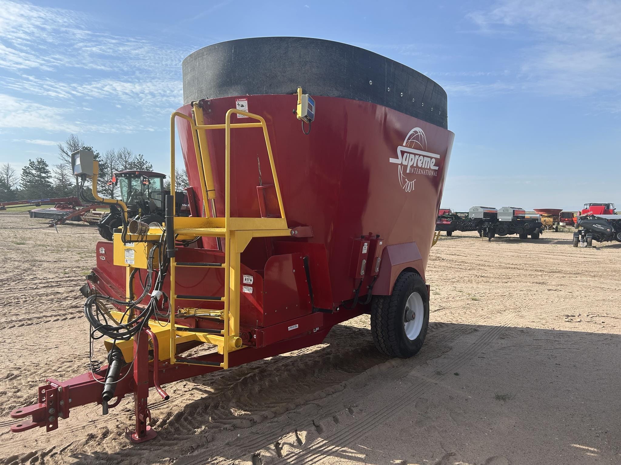 Supreme 700T Equipment Image0