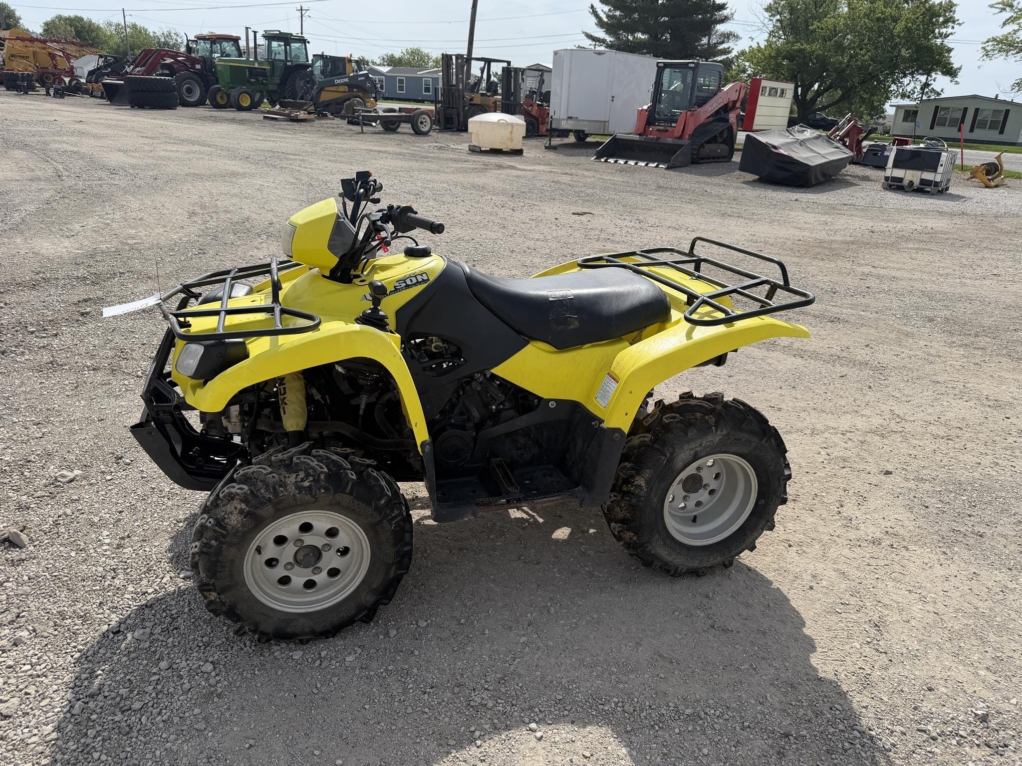 Suzuki Vinson 500 Equipment Image0